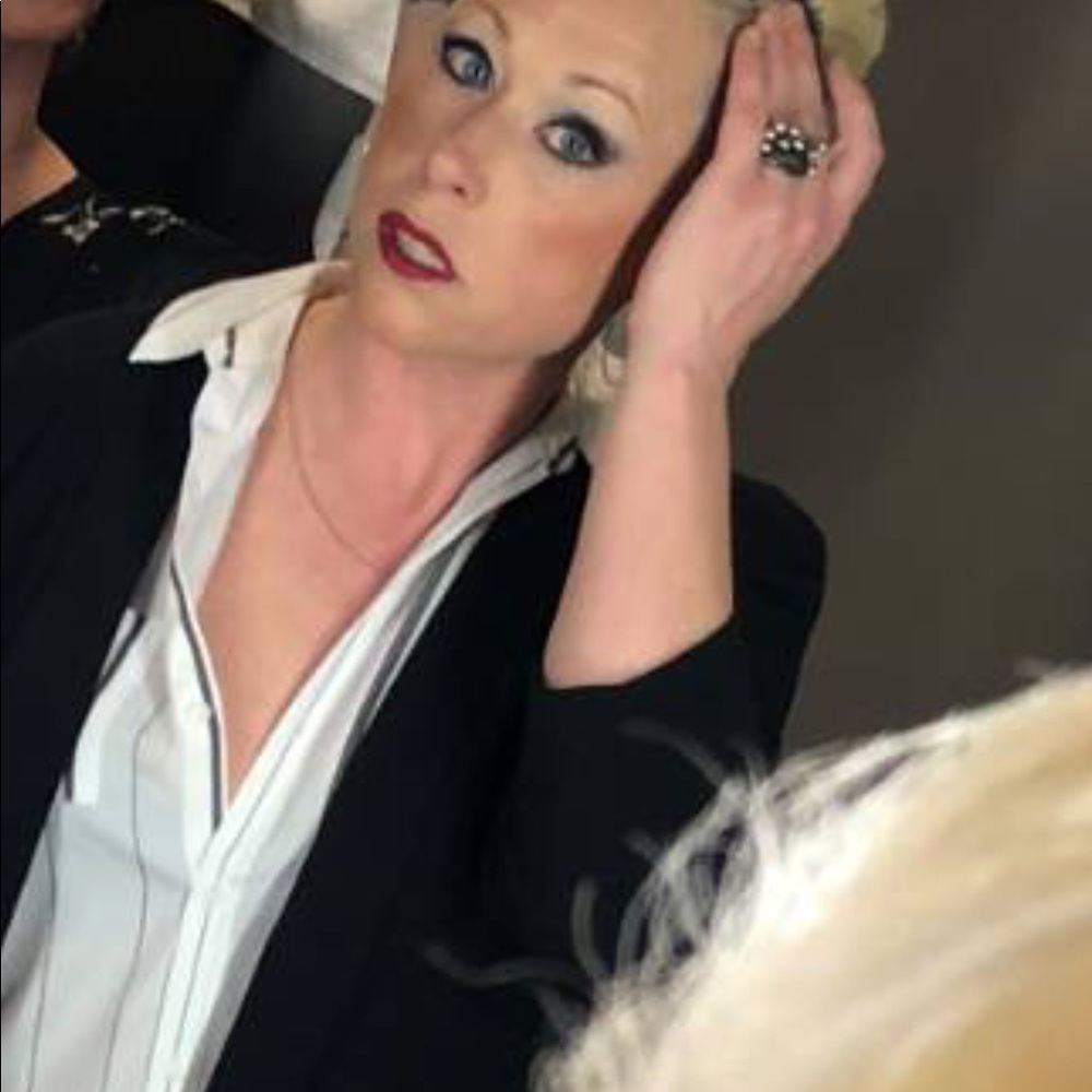 Meet your Posher, Carla